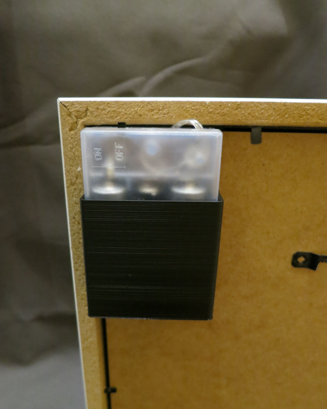 Batteriefach-Halter für die Bilderrahmen-Rückwand, in 3 Größen und mehreren  Farben